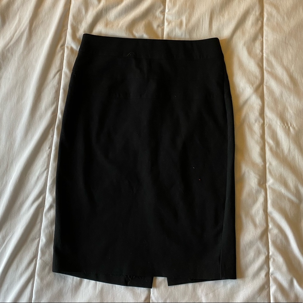 Pencil skirt with detailed waist